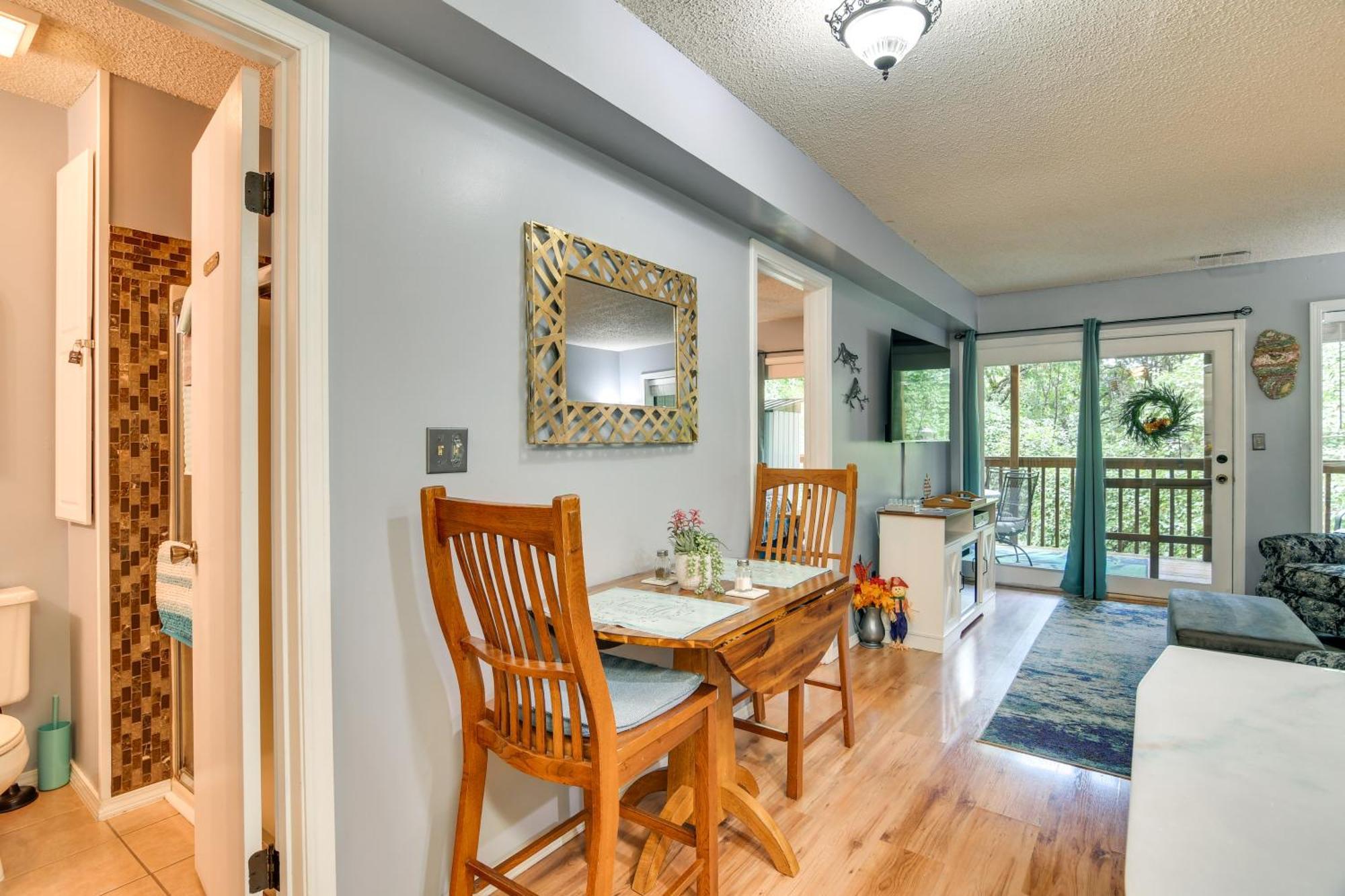 Branson West Condo Balcony, Central Location Exterior photo